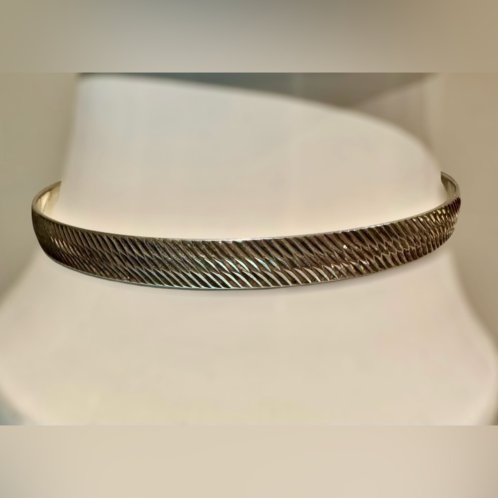 Elegant Textured Sterling Silver Bangle Bracelet - Picture 5 of 6